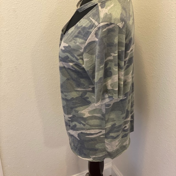 2 FOR $20 Julie Billiart Oversized Camo Tee T Shirt V Neck Cotton Choker Neck M - Picture 3 of 7